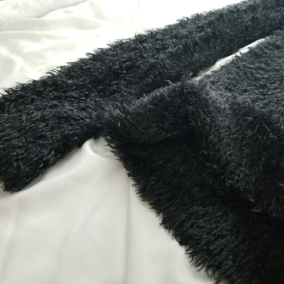 Furry sweater - Picture 3 of 4